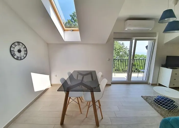 Beautiful Apartment In Ika, Opatija